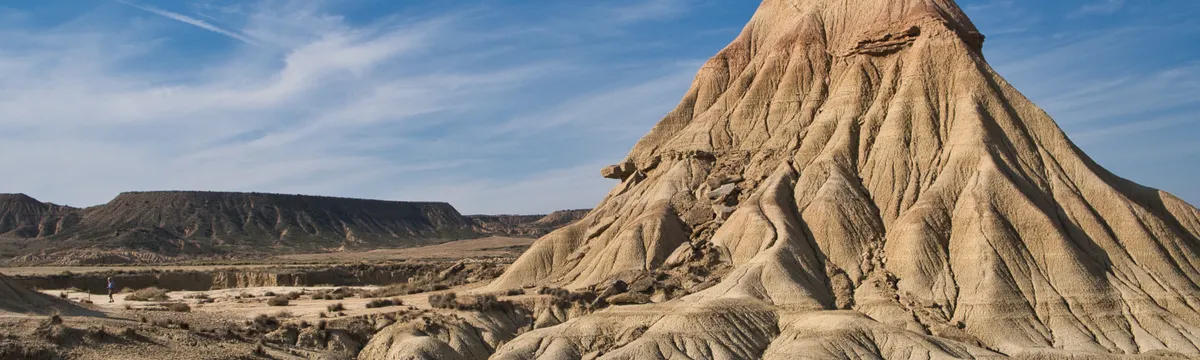 ספרד: Explore the striking rock formations of Bardenas Reales, a semi-desert region in Spain.