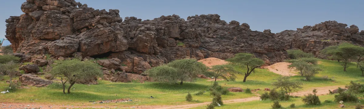 מאוריטניה: Stunning rocky formations and greenery in Ayoun el Atrous, Hodh El Gharbi, Mauritania.