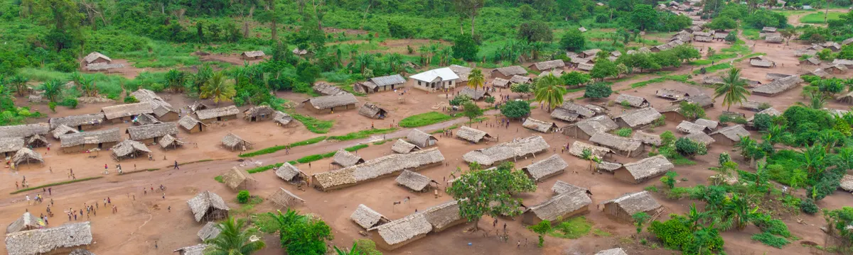 הרפובליקה של קונגו: Aerial shot of a rural village surrounded by lush greenery in the Democratic Republic of the Congo.