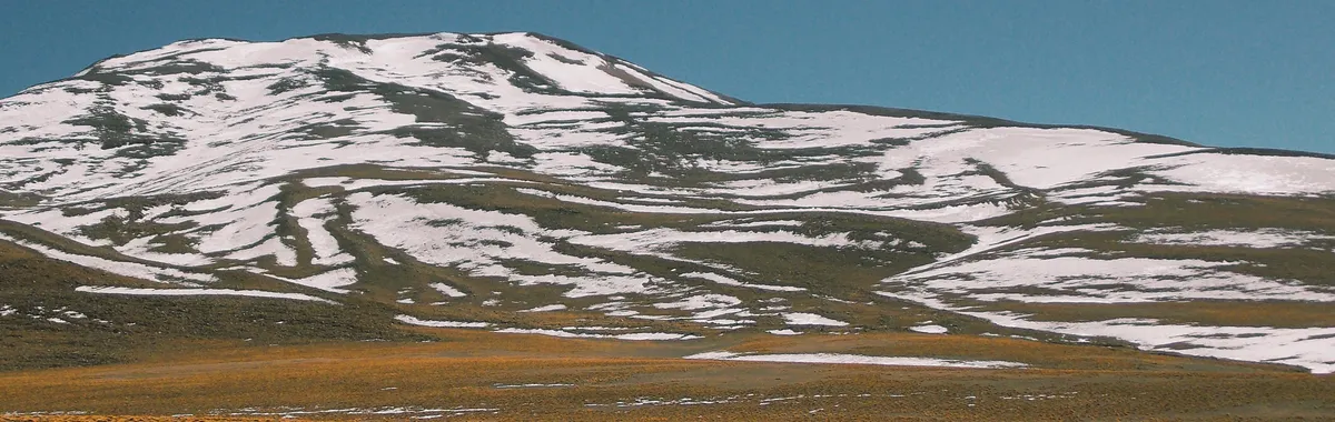 בוליביה: Scenic view of snow-capped mountain in Bolivia against clear sky.